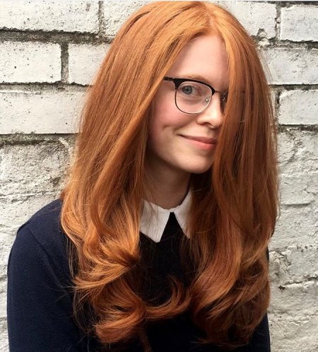 A beautiful bouncy blowdry to enhance the natural redhead in you. Using Redken Frizzdismiss to neautralise the frizz. Hiar done by Thea at the klinik hairdressing.