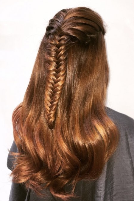 Hair being plaited into a fishtail finished detail through the top only done by Letla at the klinik hairdressers London 