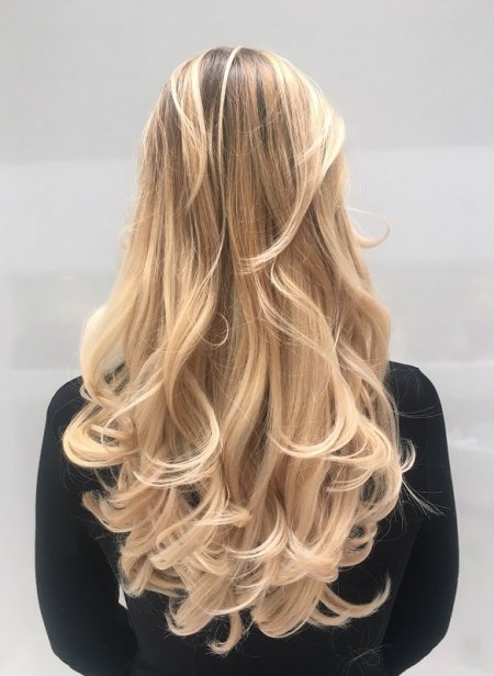 Long hair being coloured blonde and blowdried with a bouncy blowdry by Leyla at the klinik salon London.
