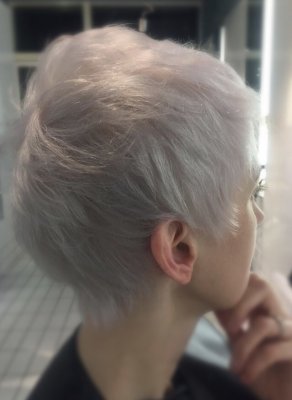 Short pixie hair being pre lightened by Wella Blondor and after using Goldwell colorance toner to create this icy cool blonde by Jenni at the klinik hairdressing in London.